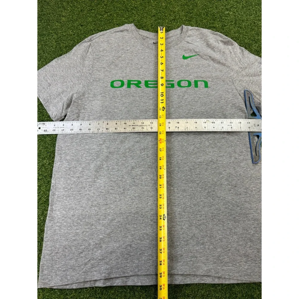 Nike Oregon Ducks T-Shirt Mens XL Gray Green‎ Graphic Short Sleeve Crew Neck Tee
